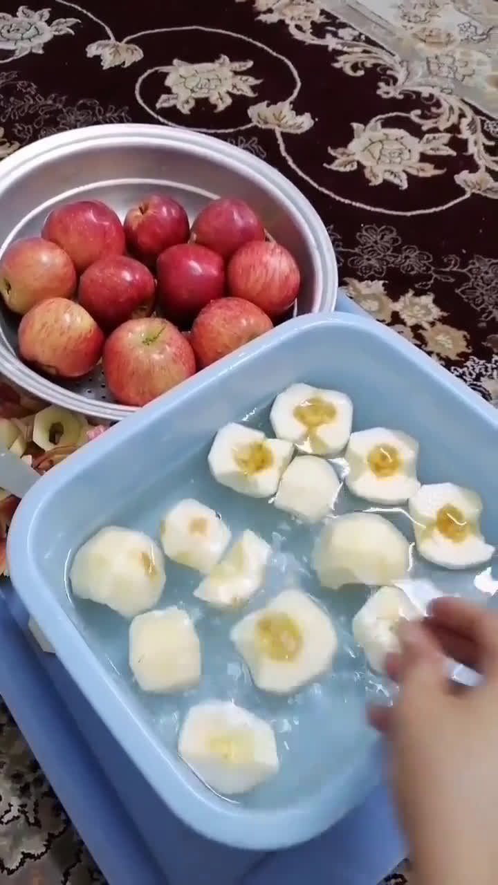 عکس مرحله 1 از دستور کمپوت سیب خونگی الهام پز