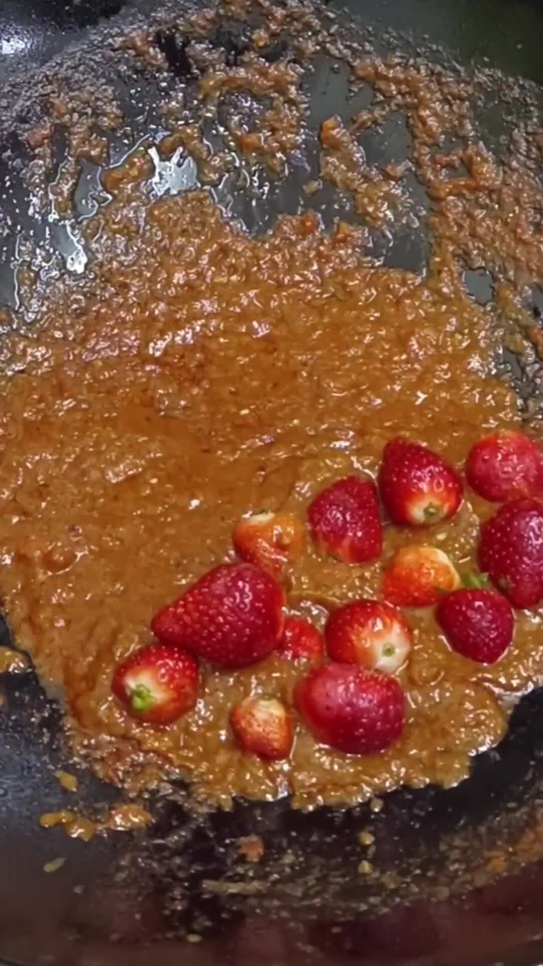 Gambar langkah 3 resipi Sambal Strawberry Ikan Masin.