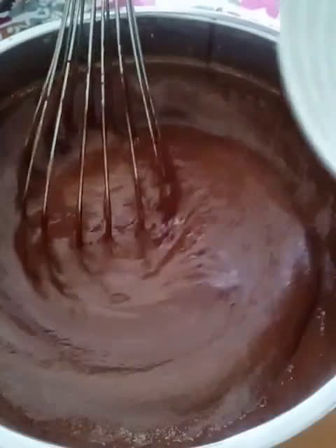 Gambar langkah 3 resipi Kek chocolate moist by ummi rizqi.