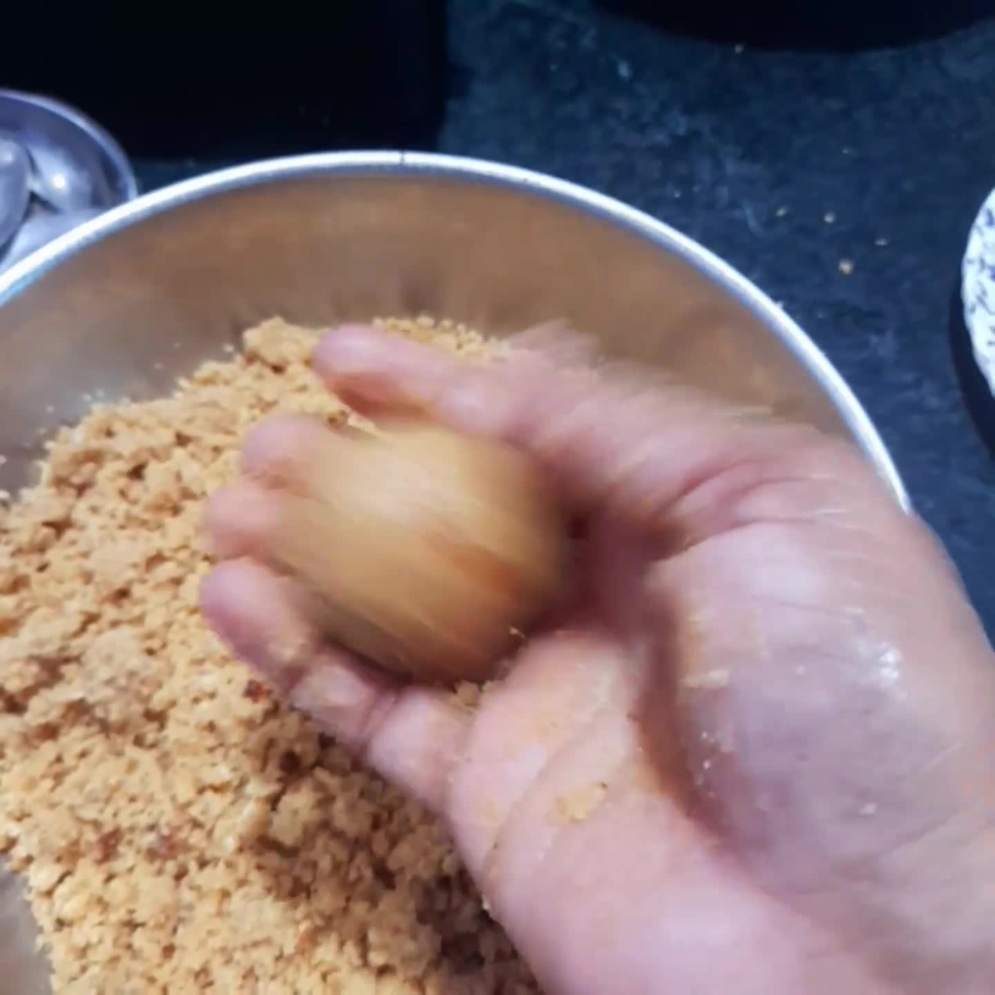 चूरमा ड्राई फ्रूट्स लड्डू रेसिपी चरण 5 फोटो