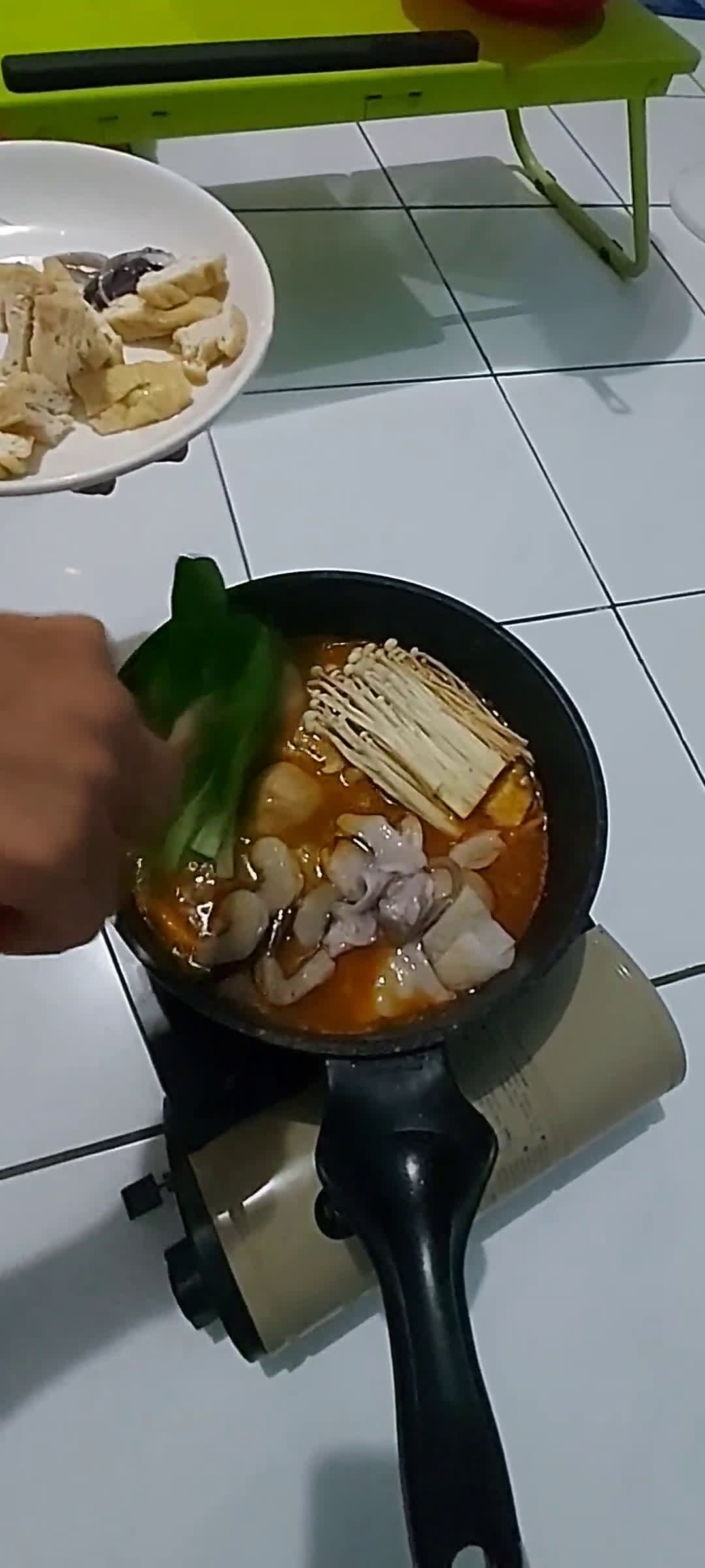 Foto langkah ke 4 dari resep Tom Yam Sederhana ala Suki.
