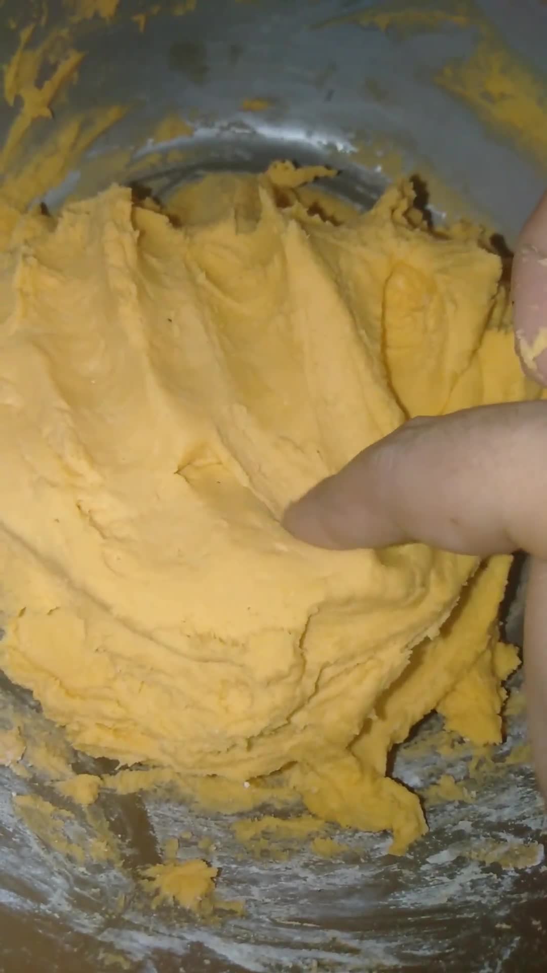Foto langkah ke 6 dari resep Klepon Oranye (Wortel).
