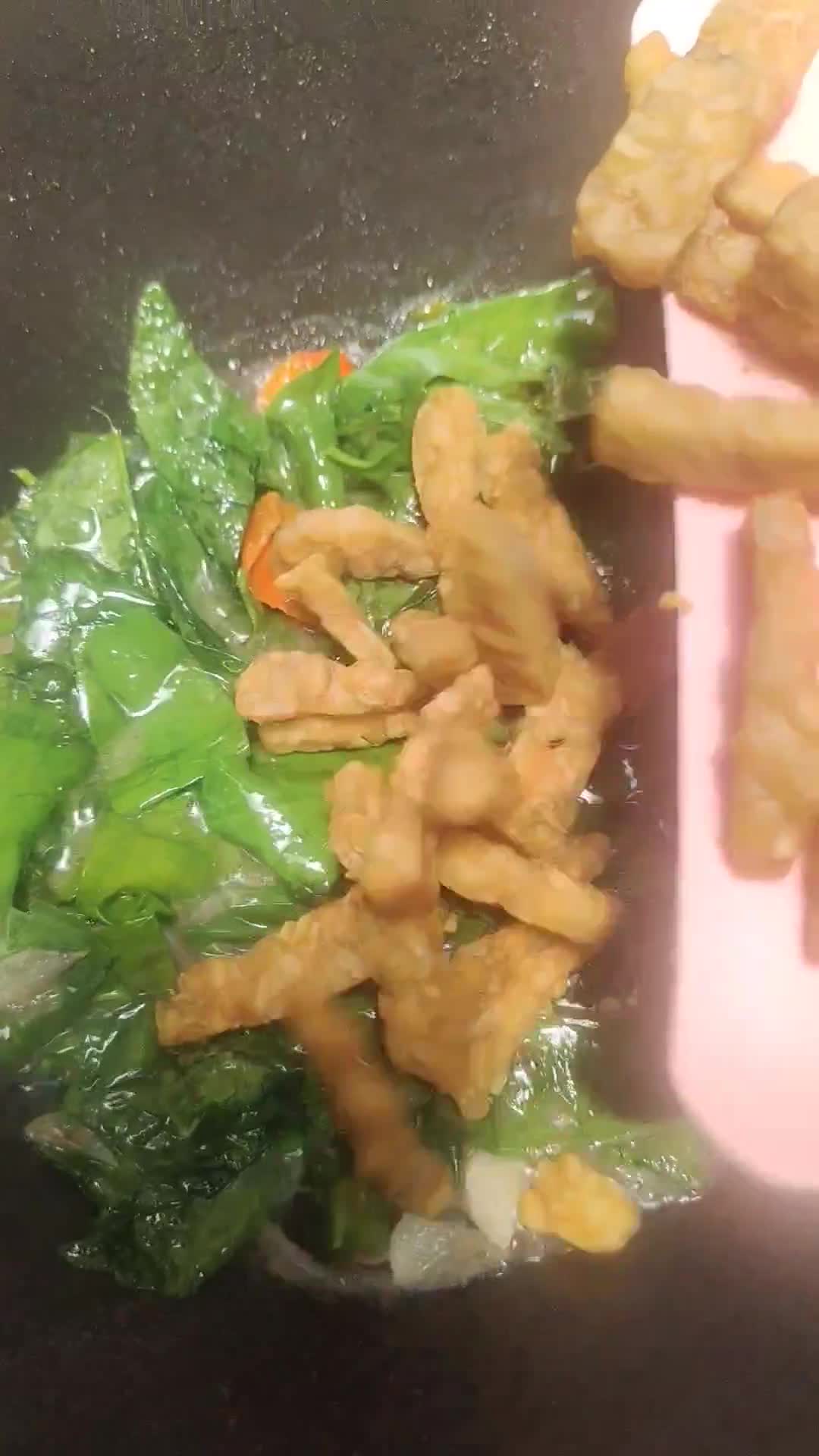 Foto langkah ke 4 dari resep Tumis Daun Melinjo Tempe.