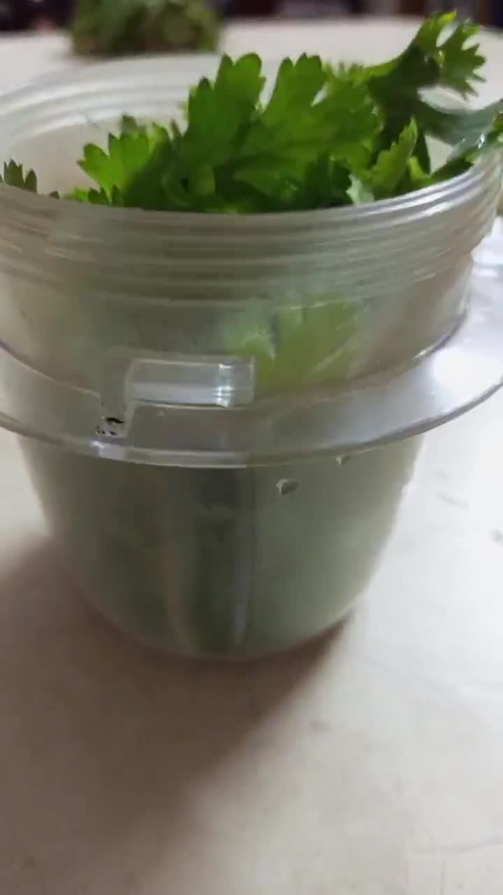 A picture of step 2 of Green Chutney.