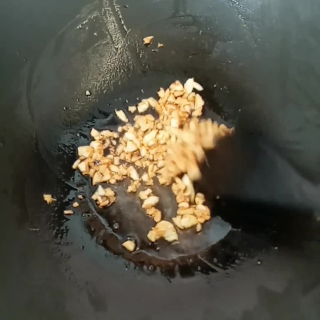 Foto langkah ke 2 dari resep Tumis Bayam Bawang Putih.