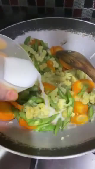 Foto langkah ke 2 dari resep Tumis Buncis Wortel Bunga Kol.