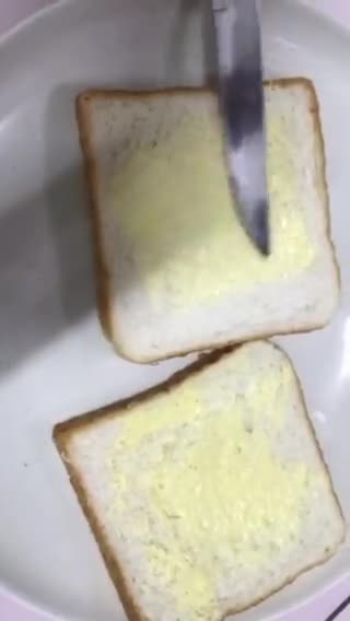 Gambar langkah 6 resipi Roti Boy Simple.