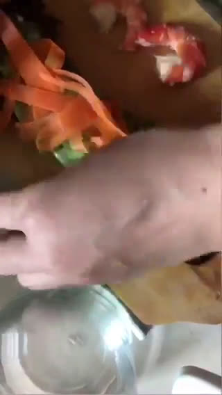 Foto langkah ke 4 dari resep Vietnamese spring roll vegetable shrimp.