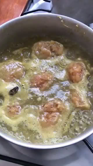 Foto del paso 3 de la receta: Albóndigas de pollo en salsita verde