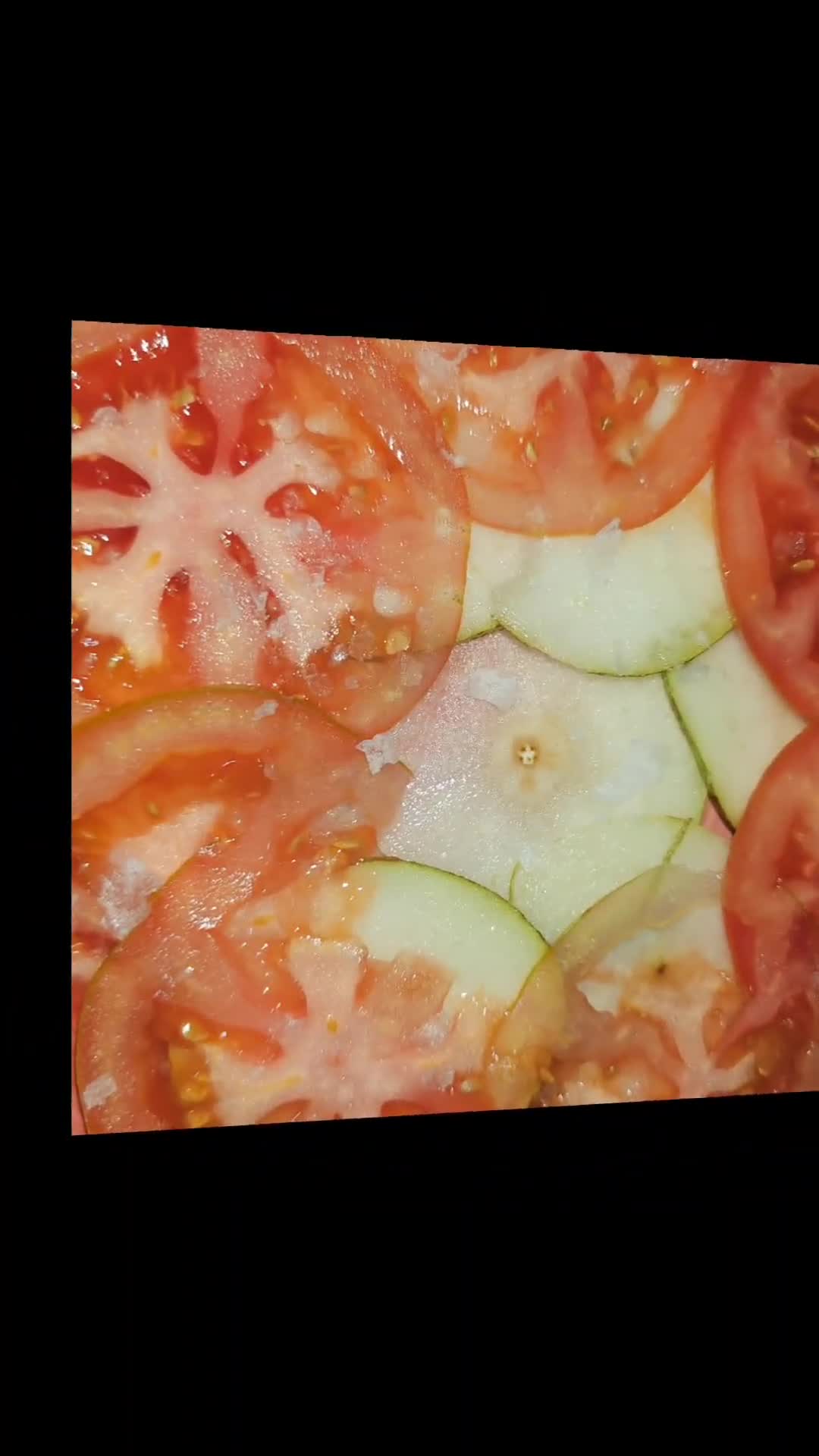 Foto del paso 6 de la receta: Carpaccio de pera, gambas y tomate