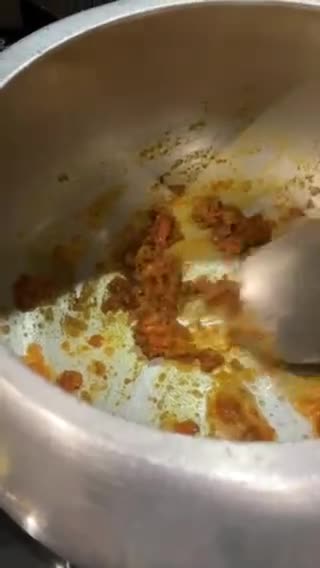 कुकर वाली गोभी (बिना प्याज़ लहसुन) (Cooker wali gobhi recipe in hindi) रेसिपी चरण 5 फोटो