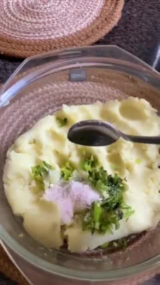 ख़स्ता आलू कचौड़ी(khasta aloo kachodi recipe in hindi) रेसिपी चरण 3 फोटो