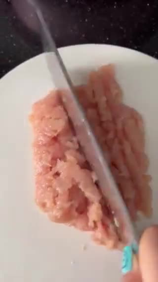 Hình bước làm 1 của món Burger gà sốt Teriyaki healthy