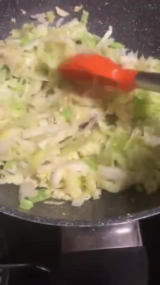 Foto del paso 4 de la receta: Wok de repollo, al estilo oriental, improvisado!!