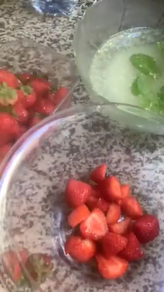 Une image de l'étape 5 de Jus de 🍓 fraises citron 🍋 menthe fraîche 🍃.