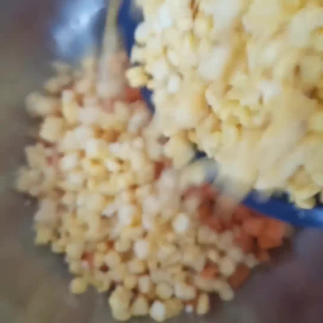 Foto langkah ke 2 dari resep Sup Telur Jagung.