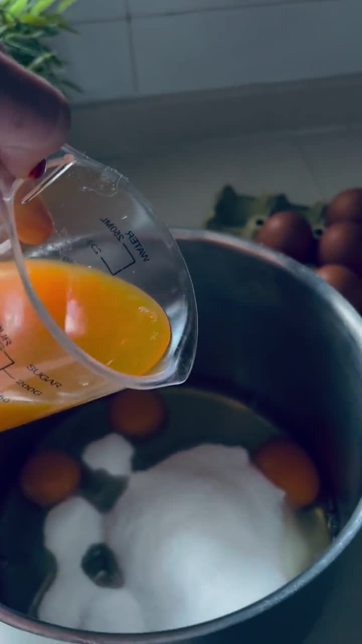 Foto del paso 3 de la receta: Bizcocho de naranja 🍊!