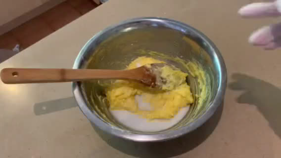 Foto langkah ke 3 dari resep Kue Sagu Keju Lumer.