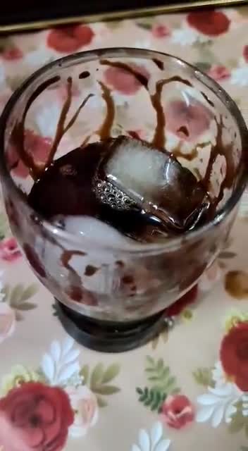 कैफे जैसी आइस्ड कॉफी (cafe jaisi iced coffee recipe in Hindi) रेसिपी चरण 2 फोटो