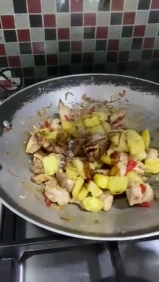 Foto langkah ke 3 dari resep Tumis Kentang Ayam.
