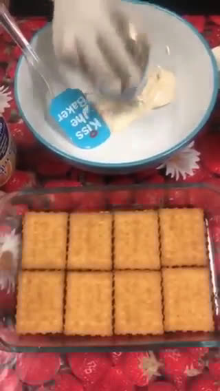صورة لخطوة 2 من وصفة حلى الطبقات اللذيذ جداً 👌😋