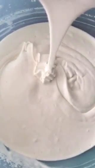 Foto langkah ke 2 dari resep Bolu Kukus Mekar Air Kelapa.