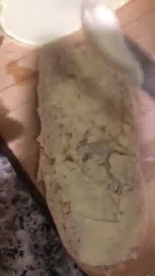 Foto del paso 3 de la receta: Bocadillo de lomo, queso y pimientos