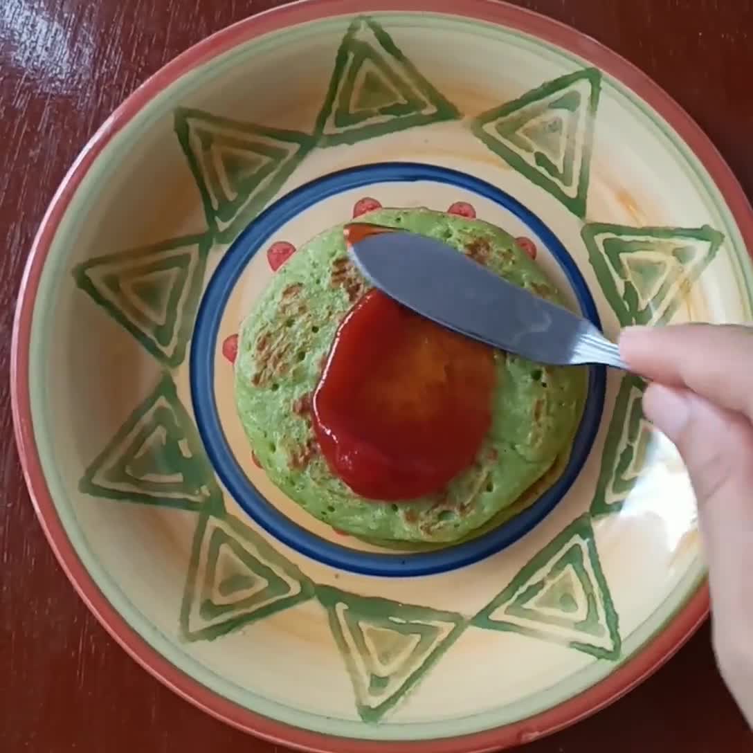 Foto langkah ke 1 dari resep Rice Green Sandwich Pancake.