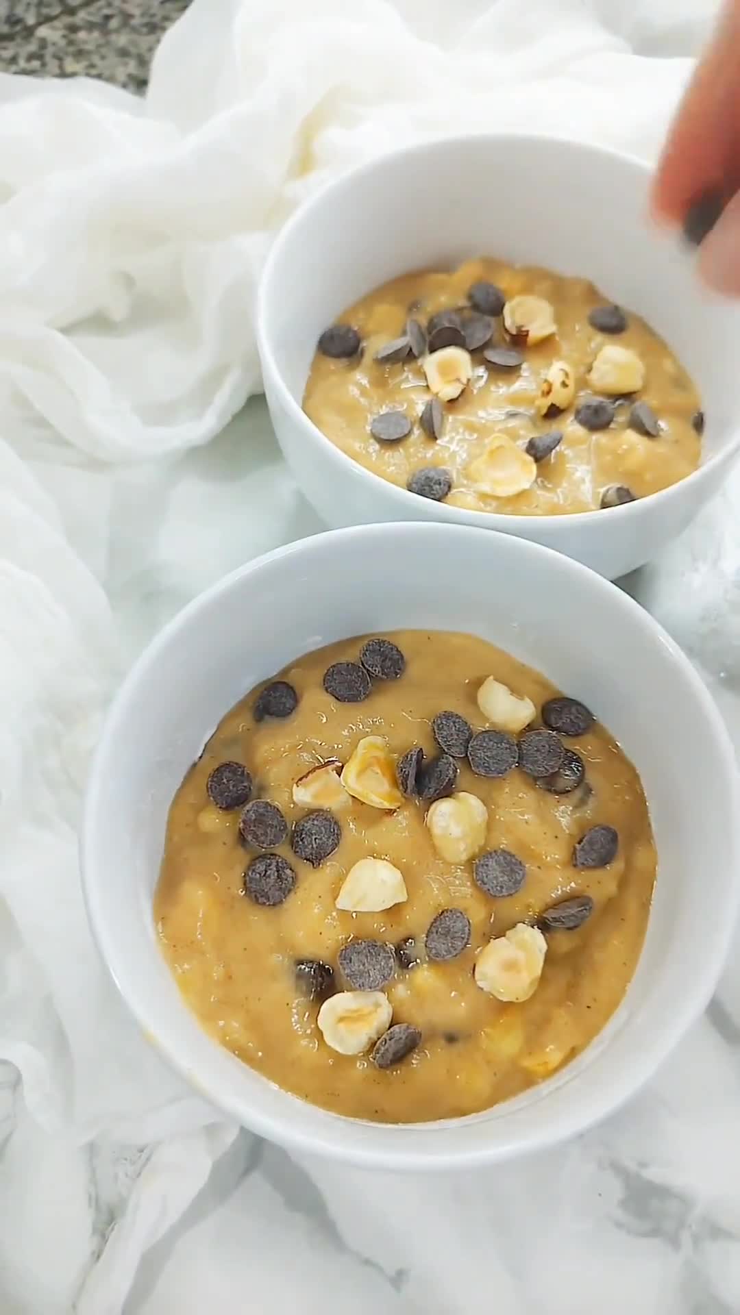 Foto del paso 3 de la receta: Mug Cake de plátano, chocolate y avellanas en microondas