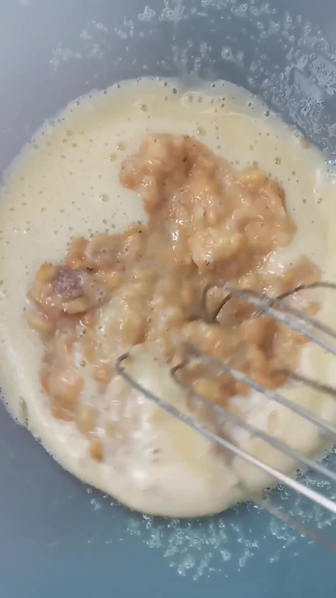 Foto langkah ke 2 dari resep Bolu Kukus Pisang Pandan 1 Telur.