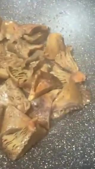 Foto del paso 4 de la receta: Revuelto de setas con jamón y un ajo
