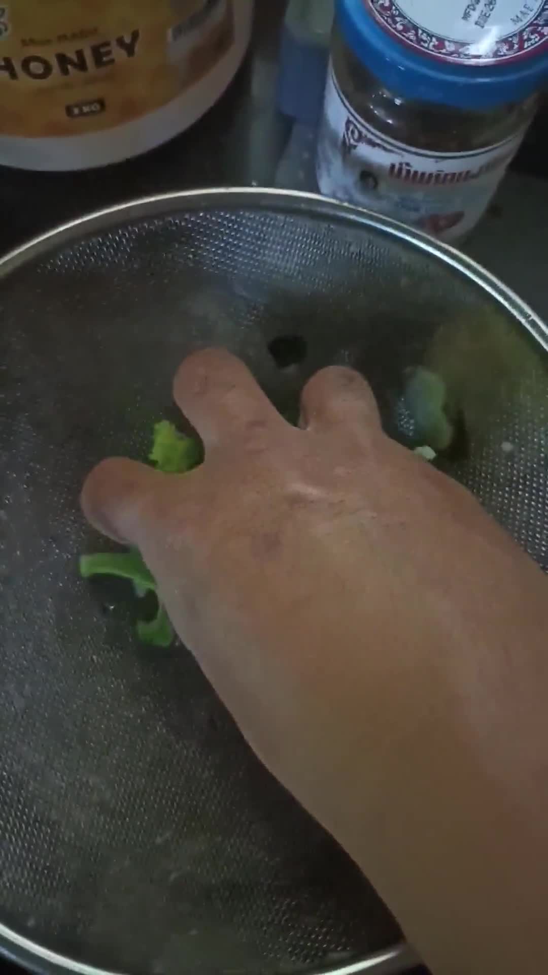 Gambar langkah 5 resipi Pan mee Chilli oil.