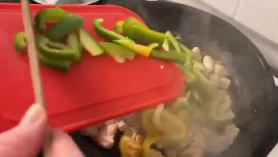 Ázsiai kesudiós csirke recept fázis 4 fotója