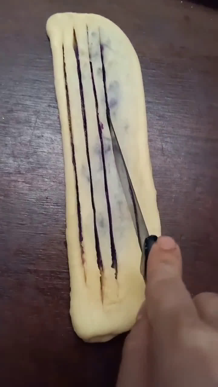 Foto langkah ke 5 dari resep Purple Sweet Potato Bread(Roti Ubi Ungu).
