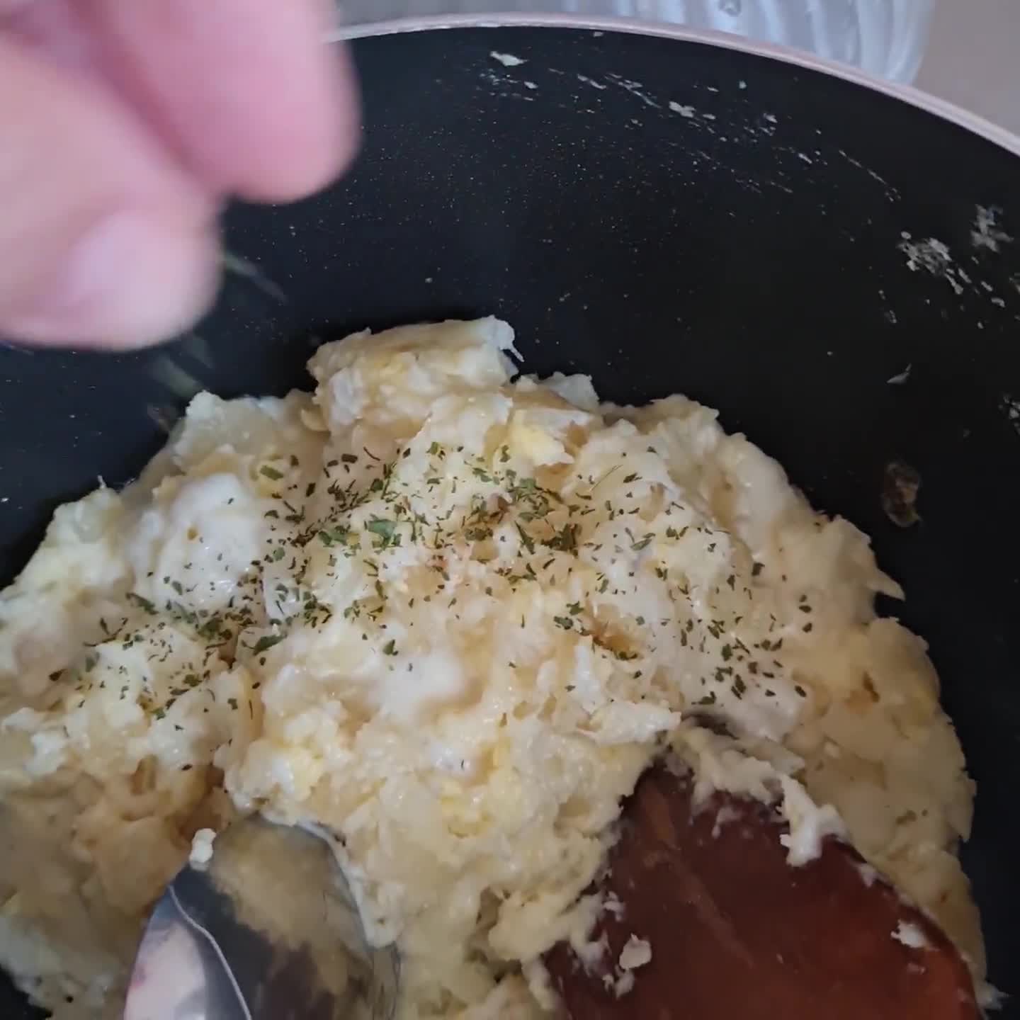Foto del paso 4 de la receta: Mandi'o chyryry 🇵🇾 Mandioca revuelta con queso Py 🇵🇾