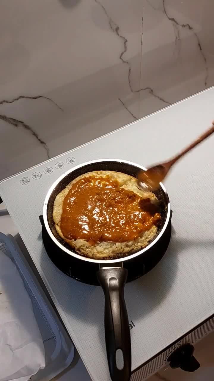 Foto langkah ke 6 dari resep Pizza Nasi Teflon.