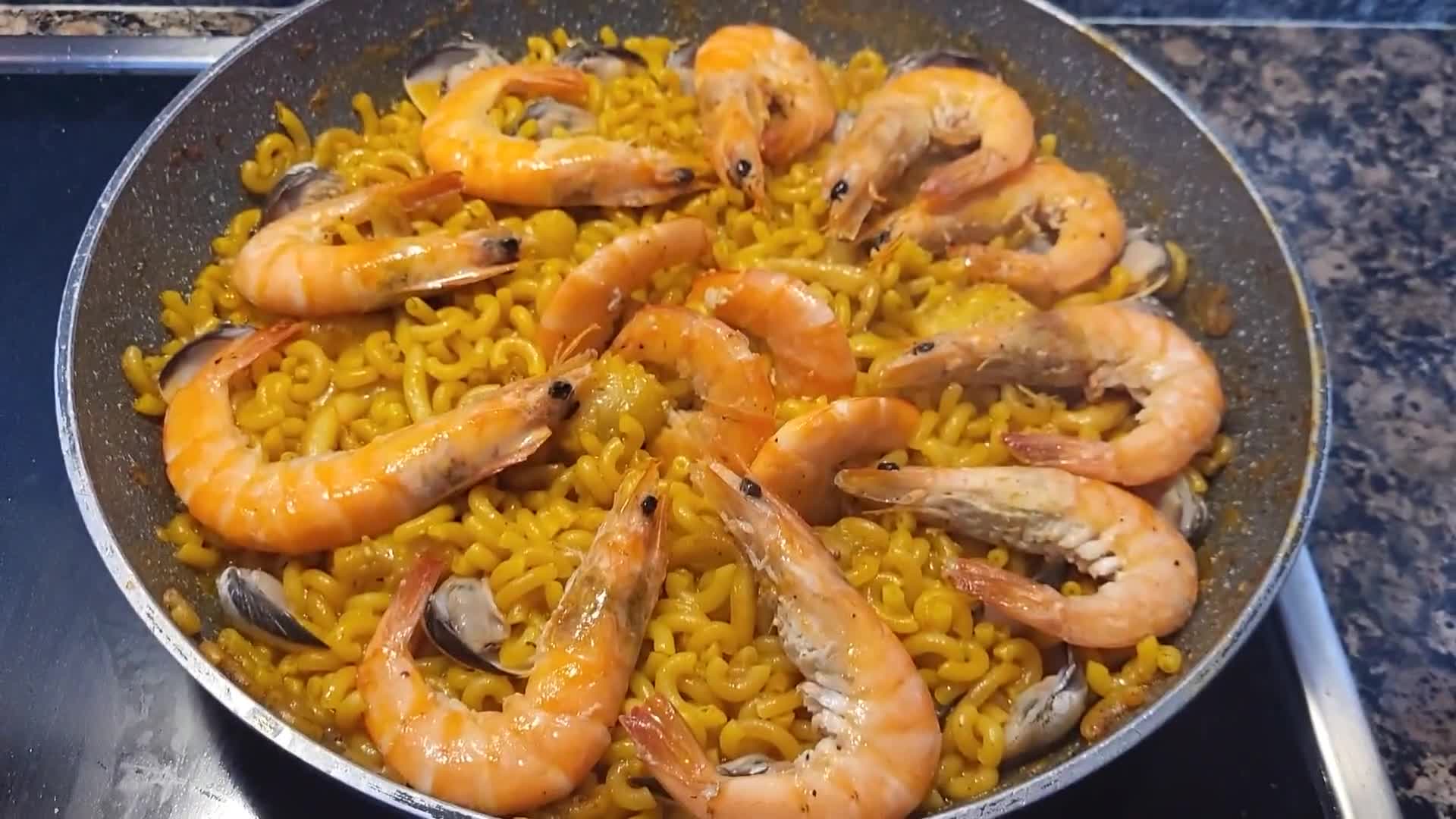 Foto del paso 8 de la receta: Fideuà dominguera