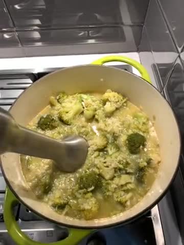 A picture of step 3 of Broccoli and Celery Soup.