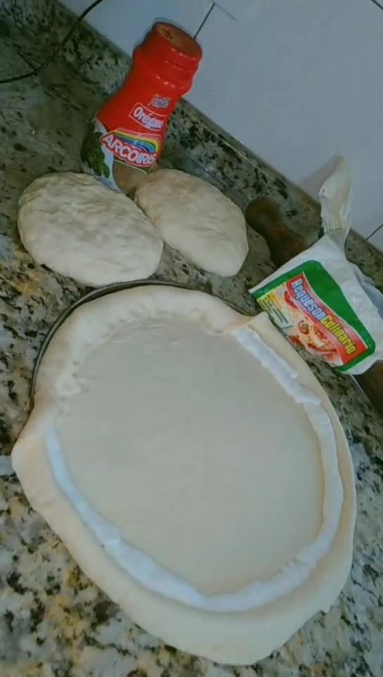 Foto del paso 4 de la receta: Pre pizza con bordes rellenos