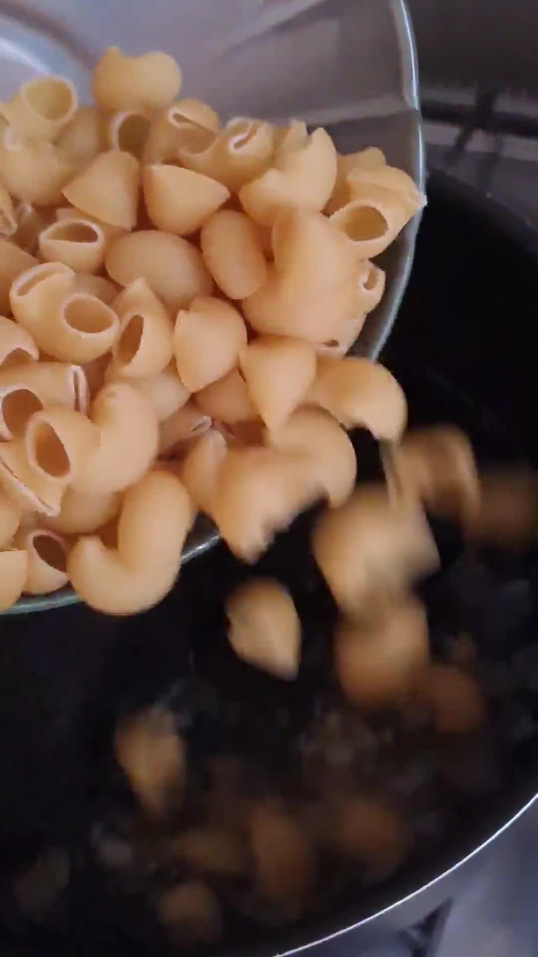Foto del paso 1 de la receta: Fideos con aceite y queso 🍝 un básico para salir del paso, aquí con tips "metabólicos"