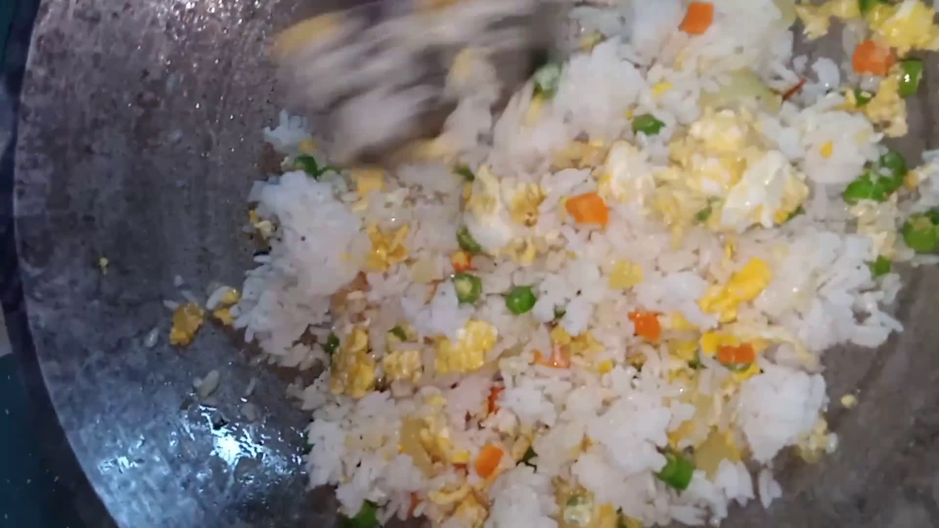 Foto langkah ke 4 dari resep Nasi Goreng Ceria.