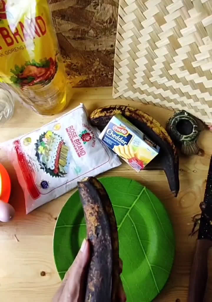 Foto langkah ke 3 dari resep Pisang Goreng Thailand Keju (477).