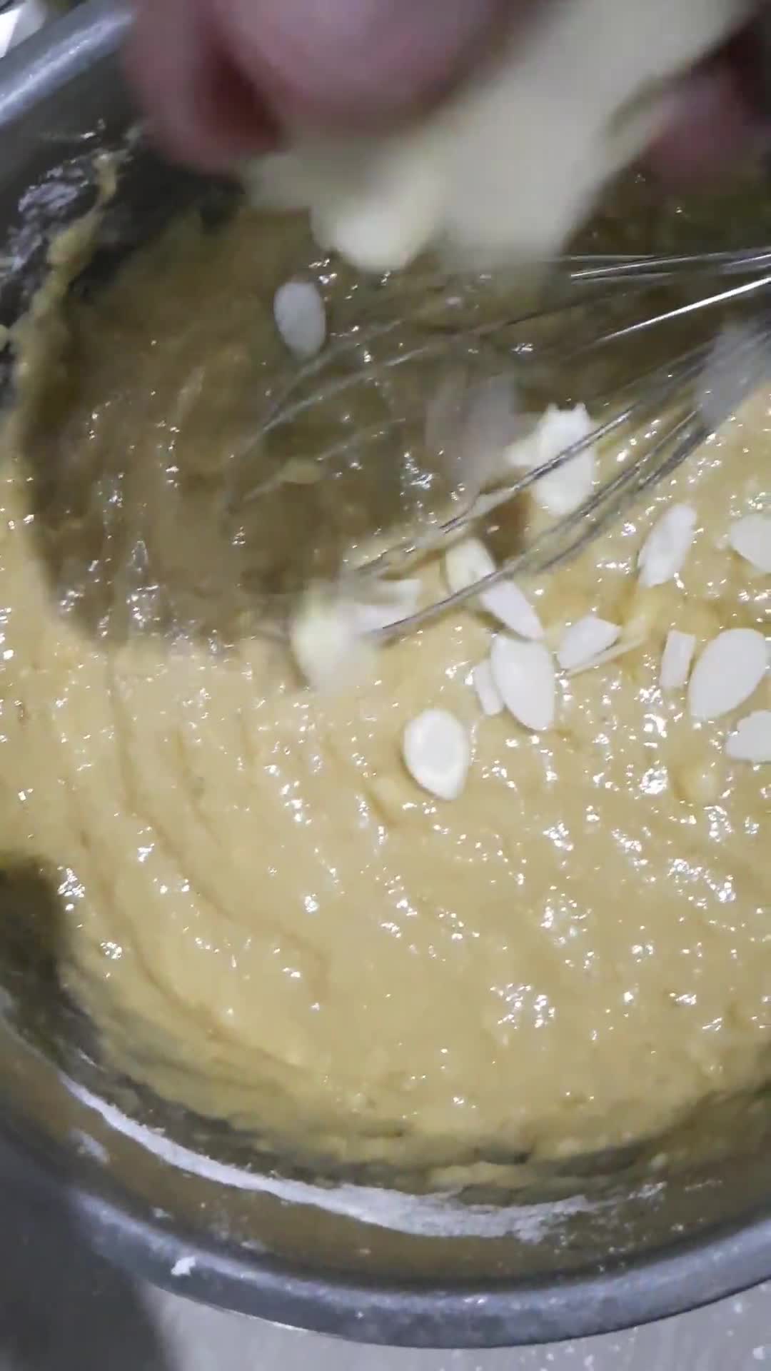 Foto langkah ke 4 dari resep Muffin Banana Almond.