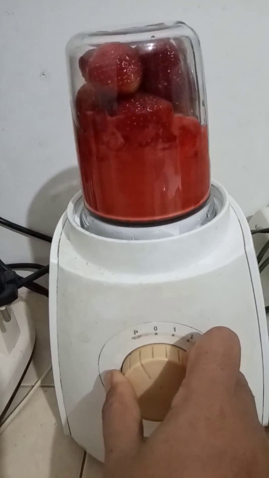 Foto langkah ke 3 dari resep Selai Strawberry Homemade.