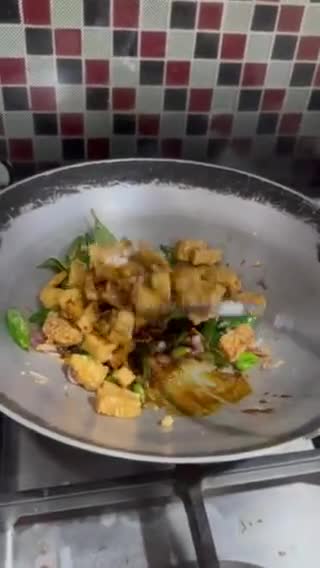 Foto langkah ke 2 dari resep Tumis Tempe Cabe Ijo.