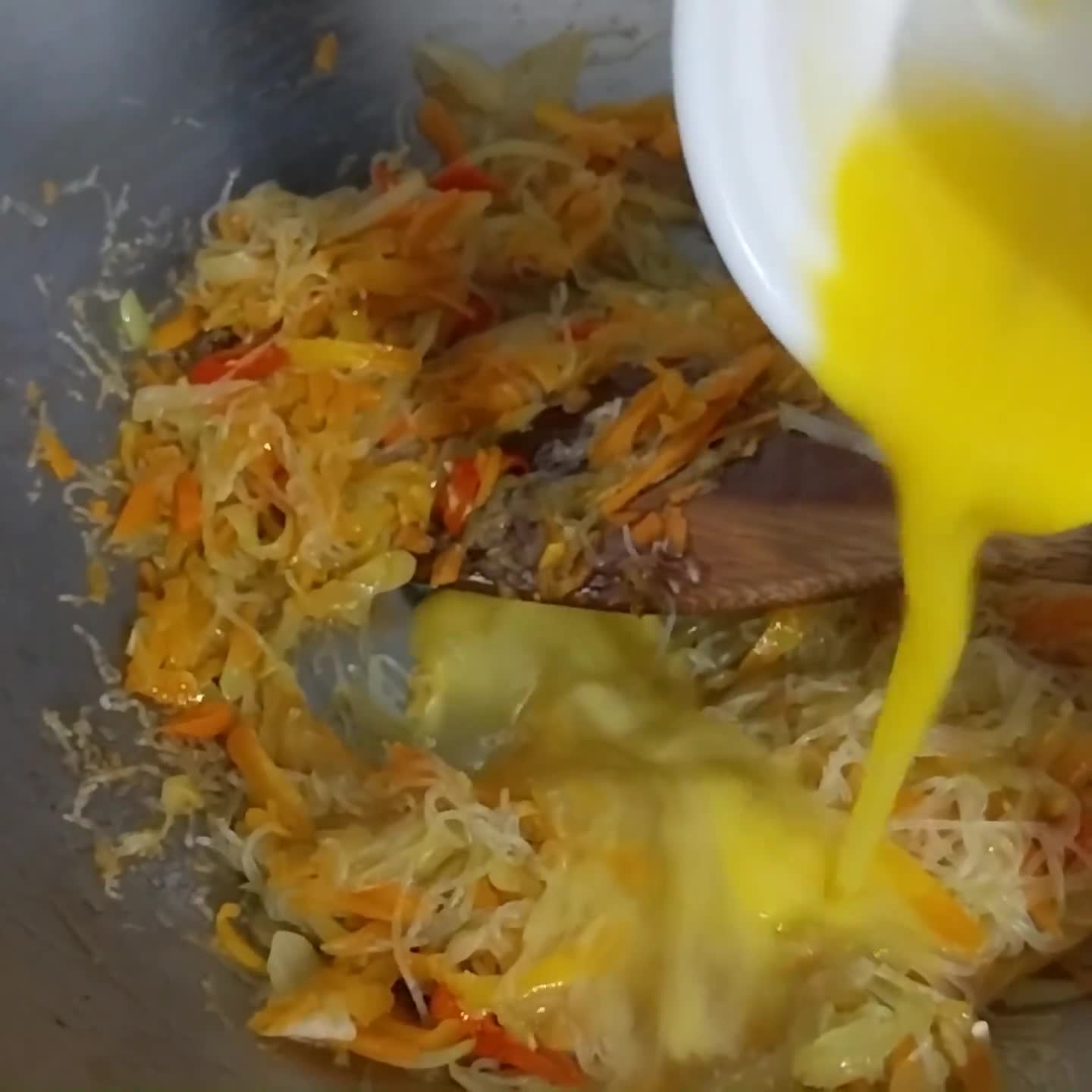 Foto langkah ke 4 dari resep 145. Bihun tumis Labu Wortel.