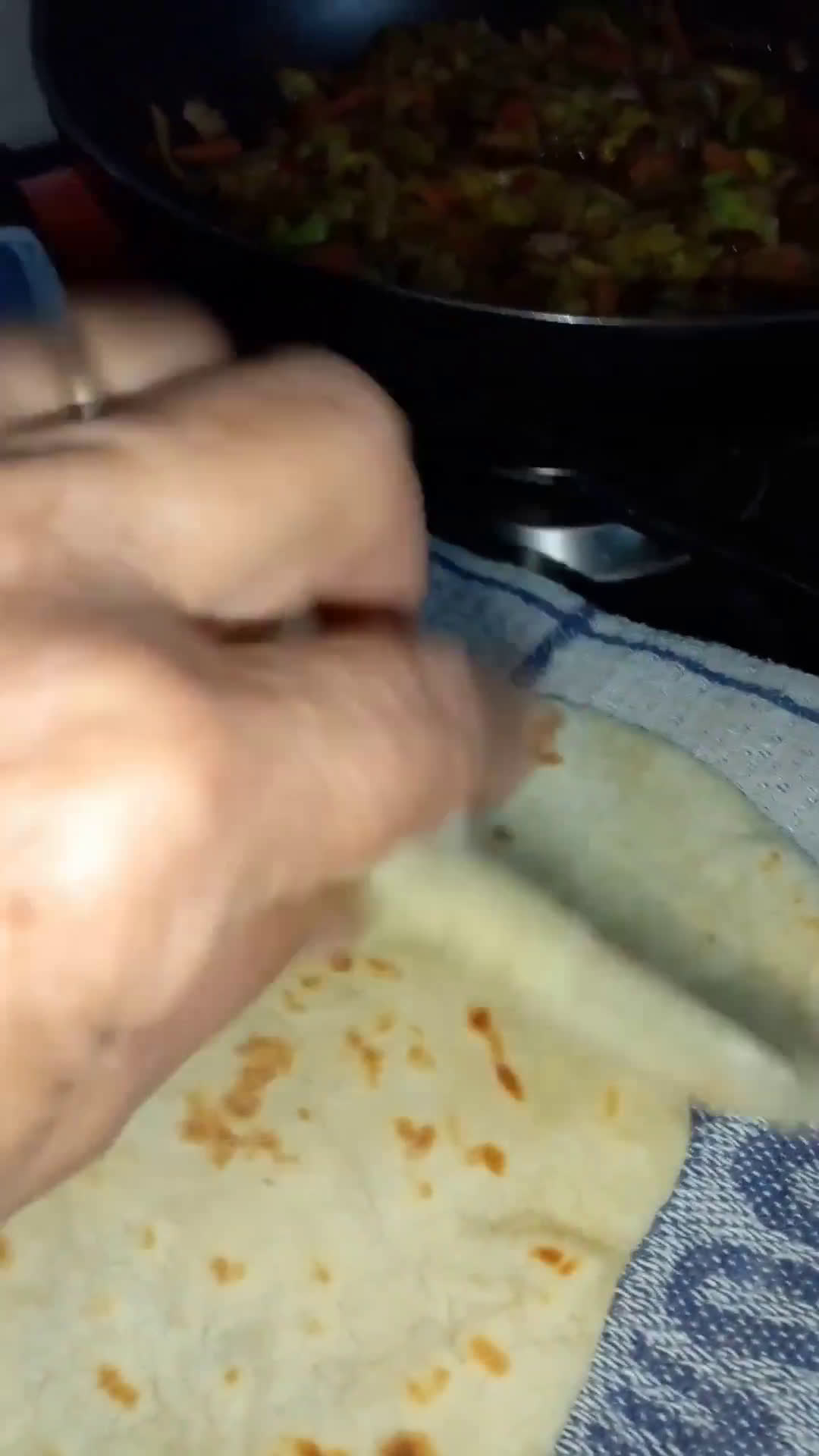 Foto del paso 5 de la receta: Tortillas para tacos, quesadillas o wraps