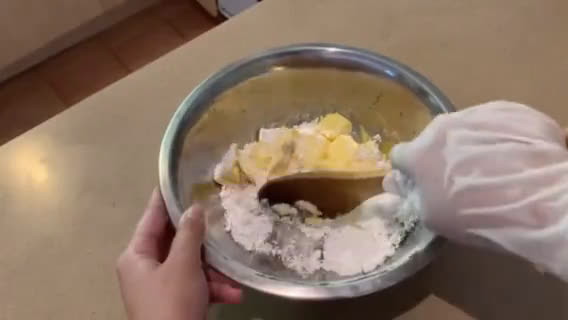 Foto langkah ke 2 dari resep Kue Sagu Keju Lumer.