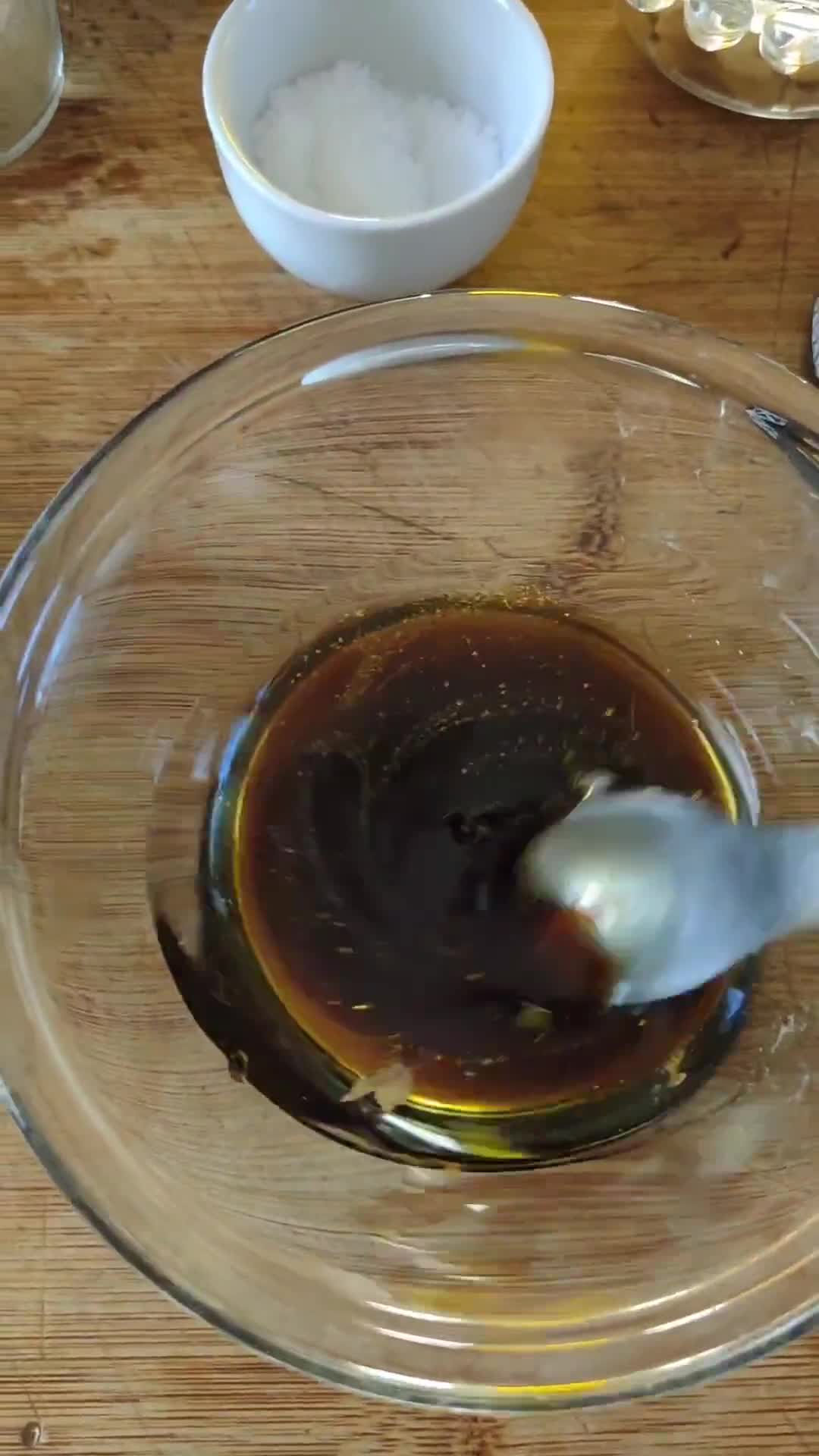 Foto del passaggio 2 della ricetta Insalata rapa rossa, feta ed anacardi tostati