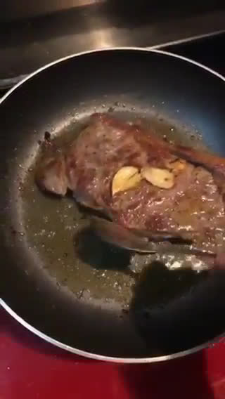 Foto langkah ke 4 dari resep Sirloin steak with creamy mushroom sauce🥩.
